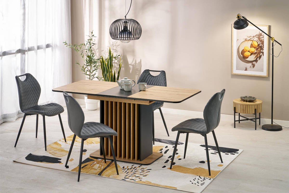 A WILSON bővíthető étkezőasztal modern kialakítású bútor, amely ideális választás étkezőbe vagy konyhába. Kiegyensúlyozott arányai és stabil kialakítása kényelmes használatot biztosítanak, miközben megjelenése jól kombinálható különféle székekkel és enteriőrökkel.